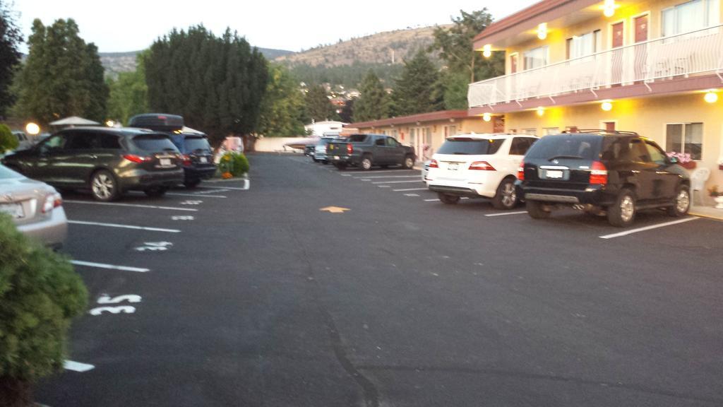 Swiss Sunset Inn Penticton Eksteriør bilde