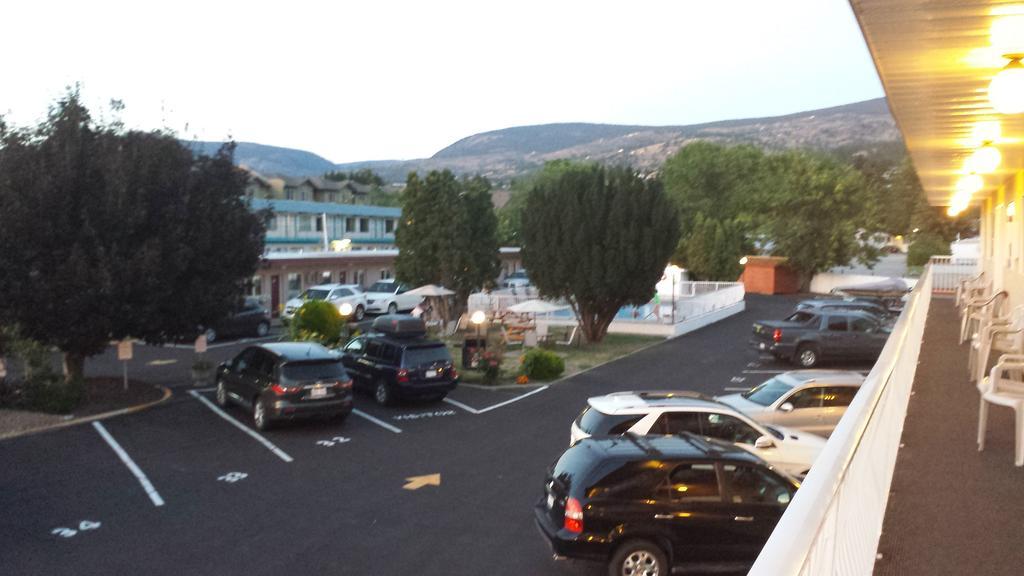 Swiss Sunset Inn Penticton Eksteriør bilde